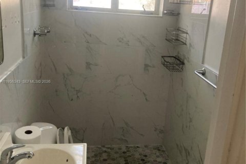 Casa en alquiler en Miami, Florida, 3 dormitorios, 172.52 m2 № 2010705 - foto 6