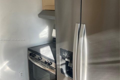 Casa en alquiler en Miami, Florida, 3 dormitorios, 172.52 m2 № 2010705 - foto 2