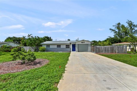 House in Boca Raton, Florida 3 bedrooms, 141.21 sq.m. № 2359470