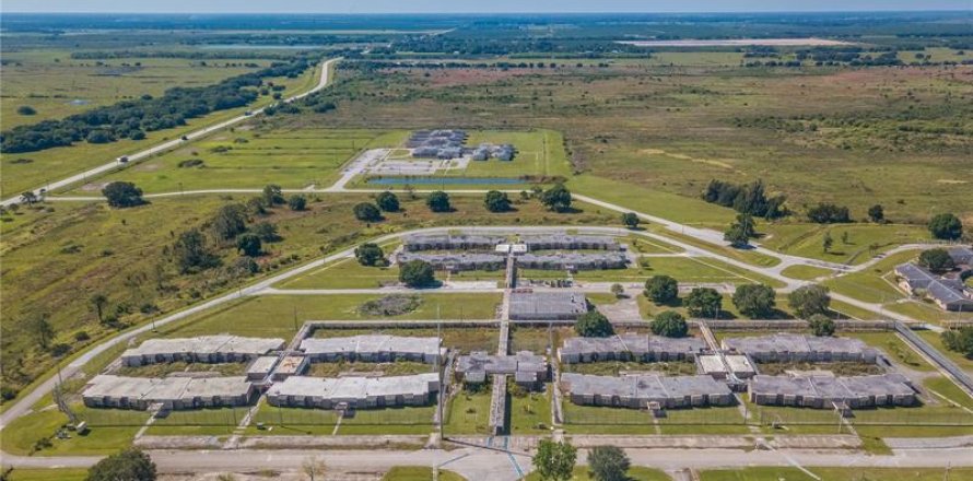 Propiedad comercial en Arcadia, Florida № 317633