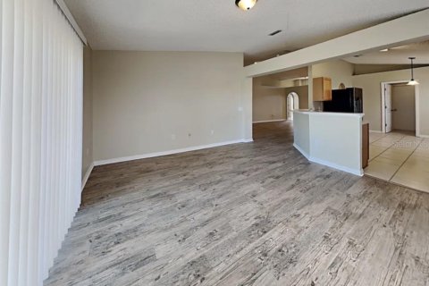 Casa en alquiler en Clermont, Florida, 4 dormitorios, 174.1 m2 № 2156542 - foto 2