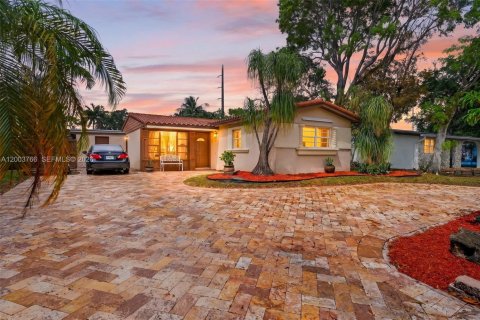 House in Hollywood, Florida 3 bedrooms, 123.84 sq.m. № 2069278