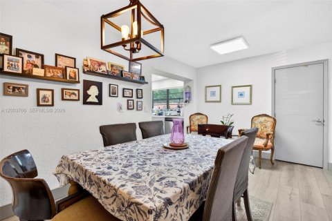 House in Hollywood, Florida 3 bedrooms, 123.84 sq.m. № 2069278 - photo 19