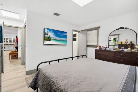 House in Hollywood, Florida 3 bedrooms, 123.84 sq.m. № 2069278 - photo 25