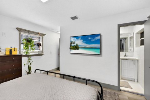 House in Hollywood, Florida 3 bedrooms, 123.84 sq.m. № 2069278 - photo 24