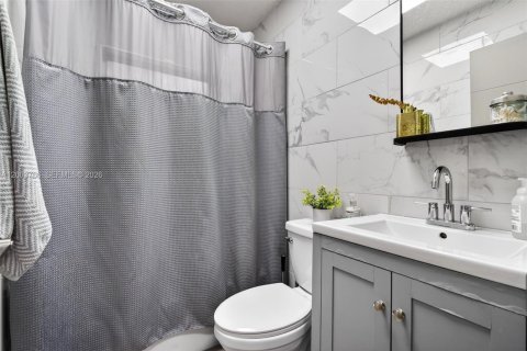 House in Hollywood, Florida 3 bedrooms, 123.84 sq.m. № 2069278 - photo 26