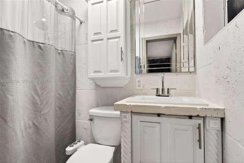 House in Hollywood, Florida 3 bedrooms, 123.84 sq.m. № 2069278 - photo 29