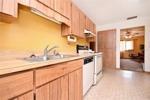Duplex in New Smyrna Beach, Florida 2 bedrooms, 75.81 sq.m. № 1681281 - photo 9