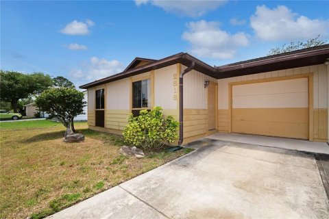 Duplex in New Smyrna Beach, Florida 2 bedrooms, 75.81 sq.m. № 1681281 - photo 1