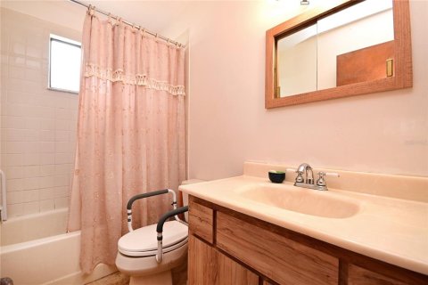Duplex in New Smyrna Beach, Florida 2 bedrooms, 75.81 sq.m. № 1681281 - photo 11