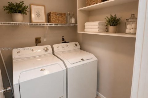 Купить кондоминиум в Майами, Флорида 2 спальни, 111.48м2, № 2085052 - фото 9