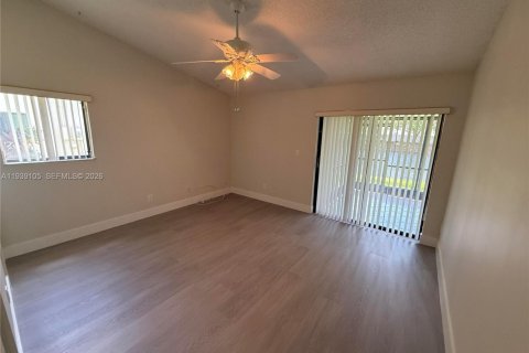 Touwnhouse à vendre à Tamarac, Floride: 2 chambres, 110.93 m2 № 1996796 - photo 18