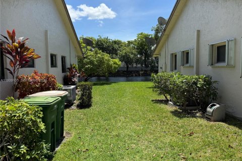 Touwnhouse à vendre à Tamarac, Floride: 2 chambres, 110.93 m2 № 1996796 - photo 7