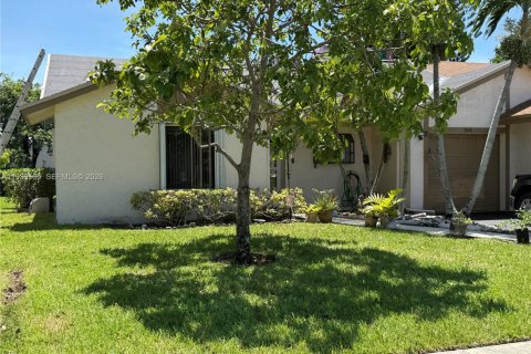 Touwnhouse à vendre à Tamarac, Floride: 2 chambres, 110.93 m2 № 1996796 - photo 6