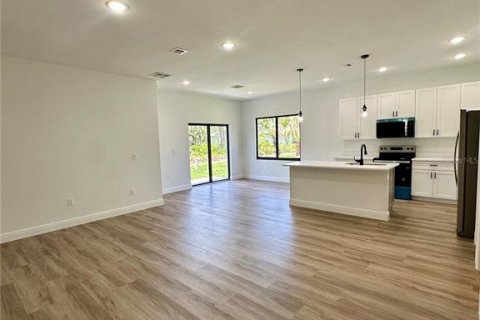 Villa ou maison à louer à North Port, Floride: 3 chambres, 152.82 m2 № 1743133 - photo 13
