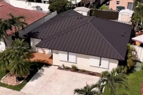 House in Miami, Florida 3 bedrooms, 143.35 sq.m. № 2363508