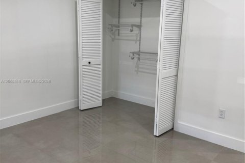 House in Miami, Florida 3 bedrooms, 143.35 sq.m. № 2363508 - photo 11