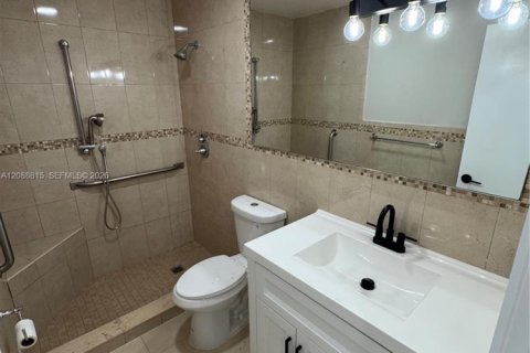 House in Miami, Florida 3 bedrooms, 143.35 sq.m. № 2363508 - photo 9