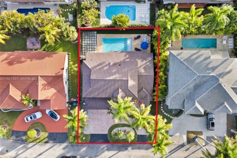 Casa en venta en Miami, Florida, 4 dormitorios, 239.41 m2 № 1974164 - foto 7