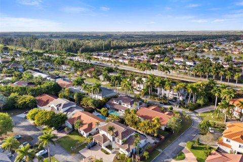 Casa en venta en Miami, Florida, 4 dormitorios, 239.41 m2 № 1974164 - foto 11