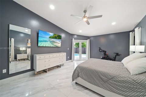 Casa en venta en Miami, Florida, 4 dormitorios, 239.41 m2 № 1974164 - foto 30