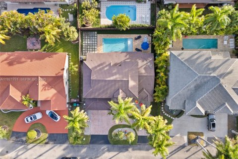 Casa en venta en Miami, Florida, 4 dormitorios, 239.41 m2 № 1974164 - foto 8