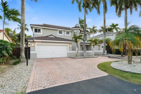 Casa en venta en Miami, Florida, 4 dormitorios, 239.41 m2 № 1974164 - foto 3