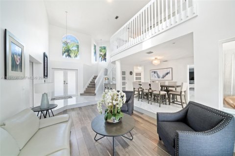 Casa en venta en Miami, Florida, 4 dormitorios, 239.41 m2 № 1974164 - foto 16
