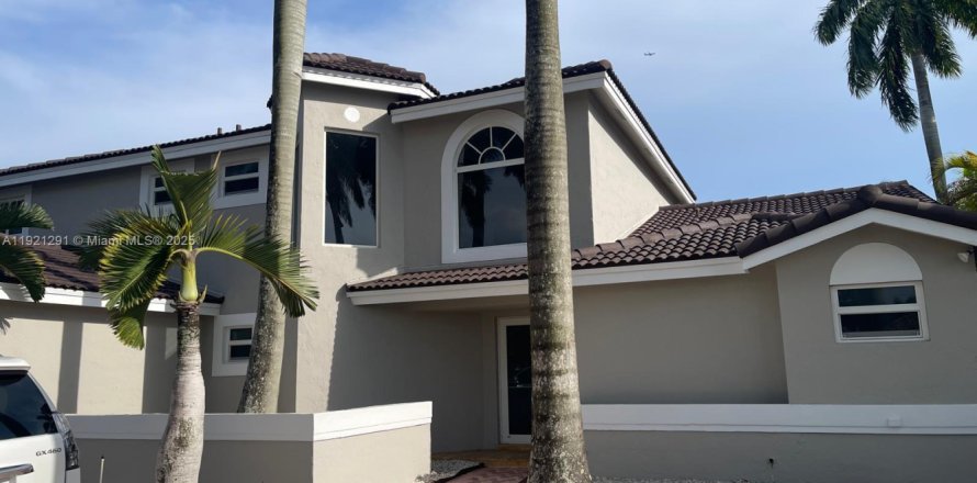 Casa en Miami, Florida 4 dormitorios, 239.41 m2 № 1974164
