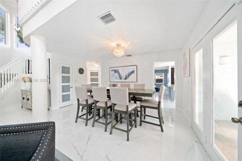 Casa en venta en Miami, Florida, 4 dormitorios, 239.41 m2 № 1974164 - foto 19
