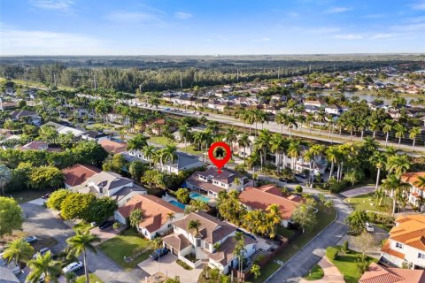 Casa en venta en Miami, Florida, 4 dormitorios, 239.41 m2 № 1974164 - foto 10