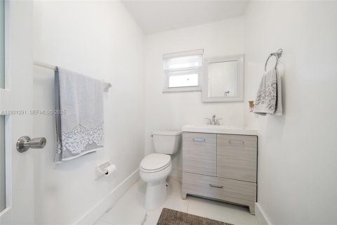 Casa en venta en Miami, Florida, 4 dormitorios, 239.41 m2 № 1974164 - foto 20