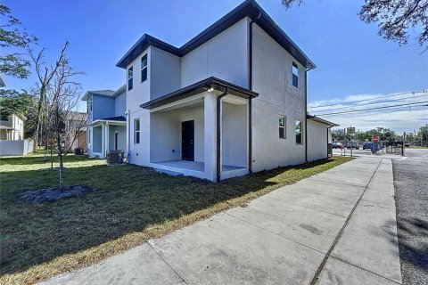House in Tampa, Florida 3 bedrooms, 151.62 sq.m. № 1367650 - photo 8