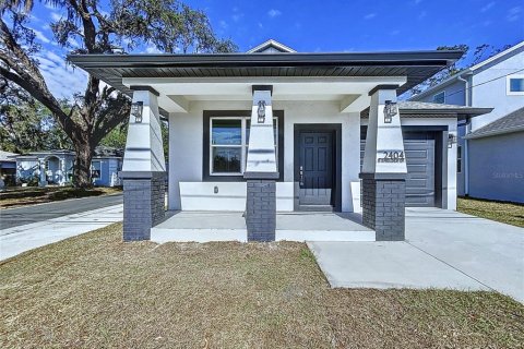 House in Tampa, Florida 3 bedrooms, 151.62 sq.m. № 1367650 - photo 2