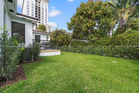House in Coral Gables, Florida 4 bedrooms, 207.82 sq.m. № 1772370 - photo 8