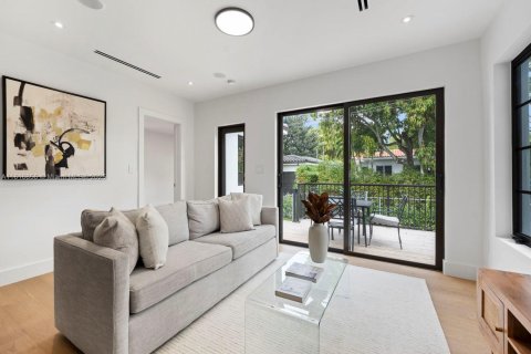 House in Coral Gables, Florida 4 bedrooms, 207.82 sq.m. № 1772370 - photo 24