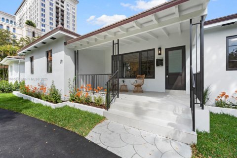 House in Coral Gables, Florida 4 bedrooms, 207.82 sq.m. № 1772370 - photo 4