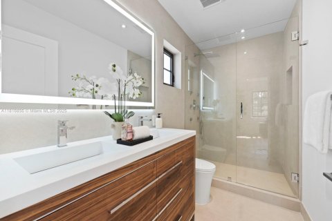 House in Coral Gables, Florida 4 bedrooms, 207.82 sq.m. № 1772370 - photo 30