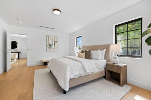 House in Coral Gables, Florida 4 bedrooms, 207.82 sq.m. № 1772370 - photo 29