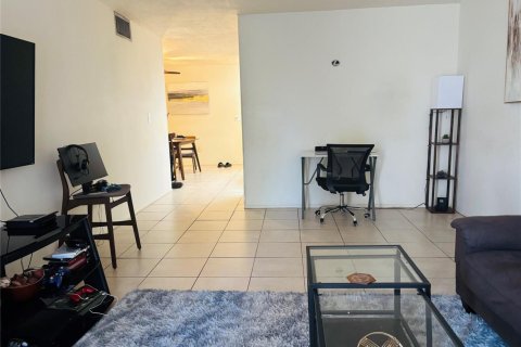 Condo in Plantation, Florida, 1 bedroom  № 2261232 - photo 9