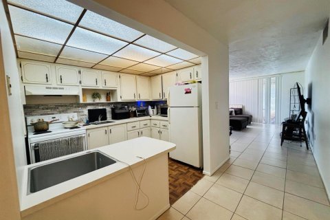 Condo in Plantation, Florida, 1 bedroom  № 2261232 - photo 6