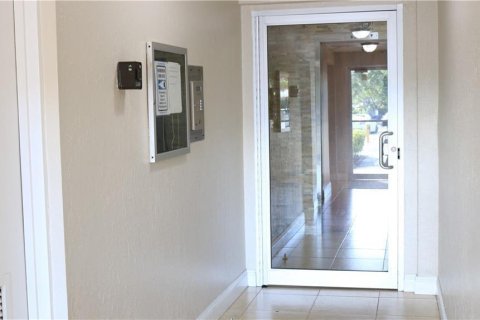Condo in Plantation, Florida, 1 bedroom  № 2261232 - photo 2