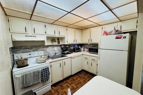 Condo in Plantation, Florida, 1 bedroom  № 2261232 - photo 7