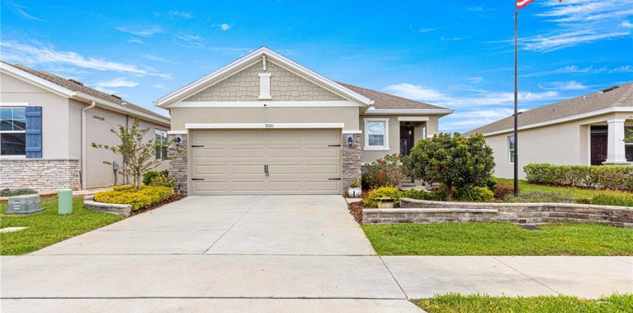 House in Wildwood, Florida 3 bedrooms, 139.73 sq.m. № 1630230