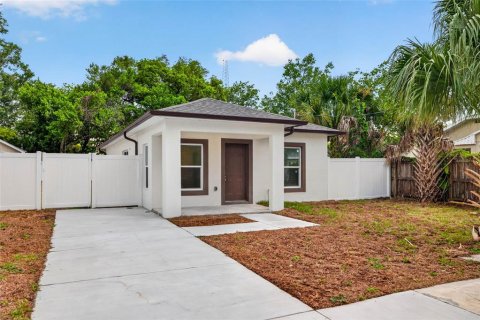House in Tampa, Florida 3 bedrooms, 103.4 sq.m. № 2156486