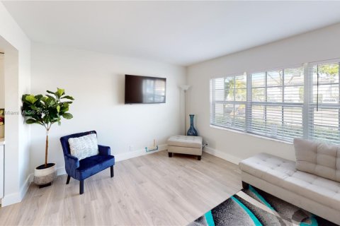 Touwnhouse à vendre à Davie, Floride: 3 chambres, 151.43 m2 № 1946951 - photo 1