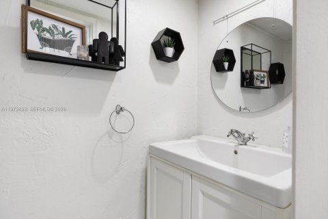 Condominio en venta en Pinecrest, Florida, 1 dormitorio, 74.51 m2 № 2046198 - foto 8