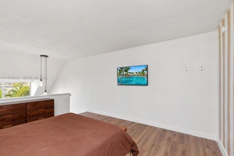 Condominio en venta en Pinecrest, Florida, 1 dormitorio, 74.51 m2 № 2046198 - foto 16