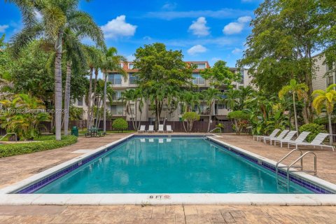 Condominio en venta en Pinecrest, Florida, 1 dormitorio, 74.51 m2 № 2046198 - foto 21