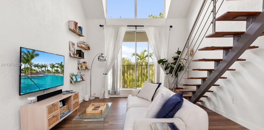 Condominio en Pinecrest, Florida, 1 dormitorio  № 2046198